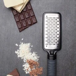 Microplane 2-Wege-Reibe Home In Rot -Leonardo Vase shop MP Home Series Ribbon Grater 44009 chocolate neu 1 l