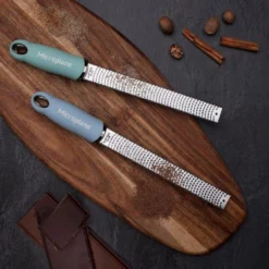 Microplane Zester/Reibe Premium In Pink 10 Microplane Zester/Reibe Premium In Pink -Leonardo Vase shop MP Premium Classic Series Zester 46202 46702 spices chocoalte neu 8 l