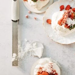 Microplane Zester-Reibe PREMIUM CLASSIC In Kaschmir Beige -Leonardo Vase shop Microplane Premium Classic 46323 Zester Cashmere Beige Pavlova 5